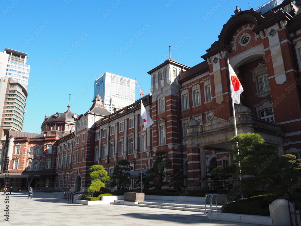 Naklejka premium A beautiful red brick building, Tokyo Station’s Marunouchi Building