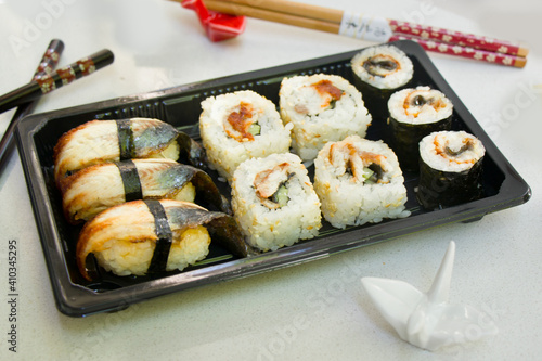 Eel fish sushi rolls set