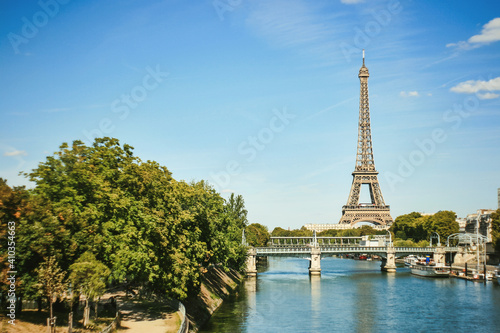 Eiffel Tower and Seine River in Paris © Yevheniia