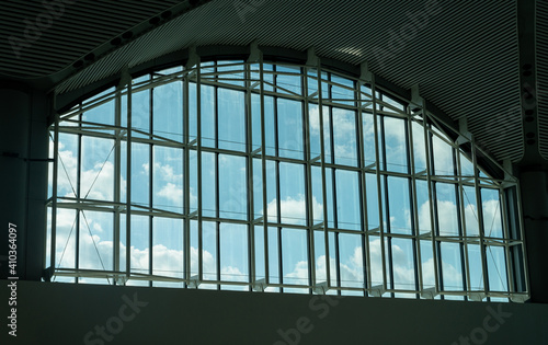 Canvas Print Indoors Istanbul airport with modern interior