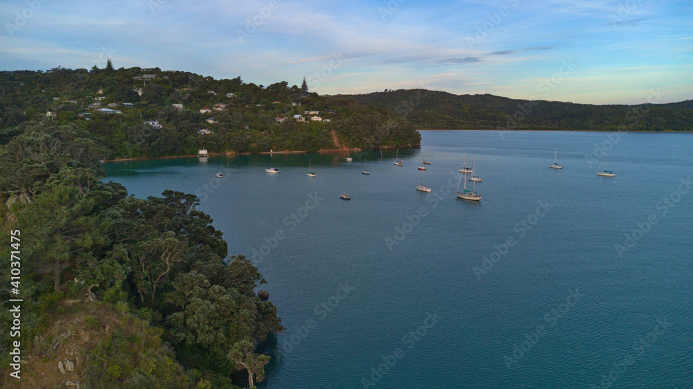 Obraz premium Aerial view of Rocky Bay, Waiheke Island in New Zealand.