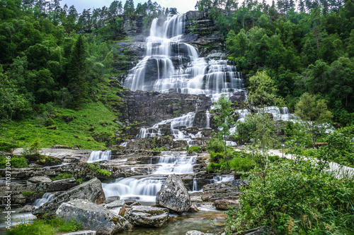 Tvindefossen  Trollafossen  Wasserfall Kaskaden Norwegen