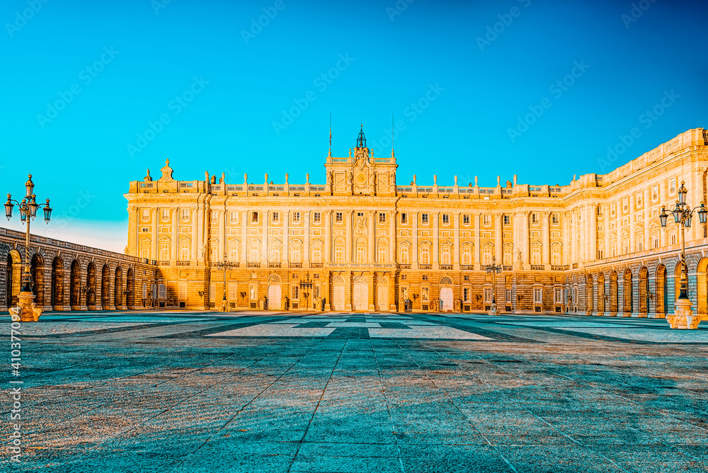 Obraz premium Royal Palace in Madrid (Palacio Real de Madrid) and Armory Squar