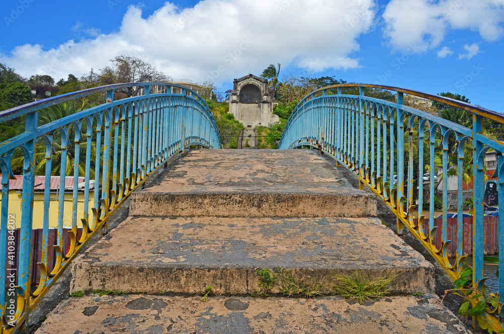 Fototapeta premium eisen geschmiedet alter brücke, karibik feeling, Fort-de-France, Martinique 