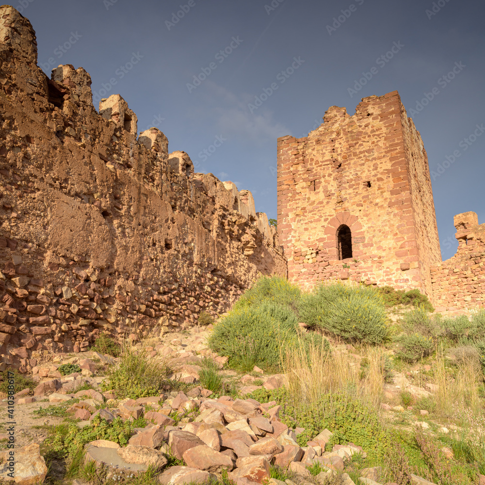 Ruinas del castillo de Serra, en la provincia de Valencia. Comunidad Valenciana. España. Europa Ruinas del castillo de Serra, en la provincia de Valencia. Comunidad Valenciana. España. Europa