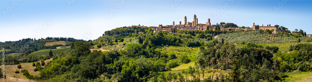 panorama of San Gimignano, a small walled medieval hill town in the province of Siena, Tuscany. Known as the Town of Fine Towers, San Gimignano is famous for its medieval architecture.