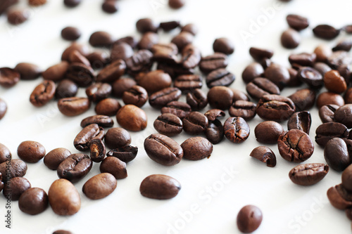 Fototapeta Naklejka Na Ścianę i Meble -  roasted coffee beans on white wooden background