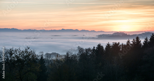 Nebel und Alpen © MartinFreinschlag