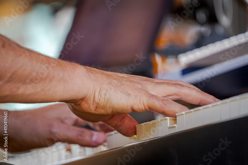 Detalhe de mão de músico tocando baixo acústico photo