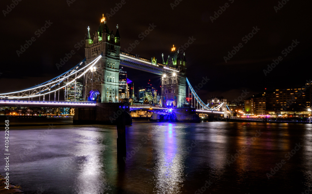 Obraz premium tower bridge at night