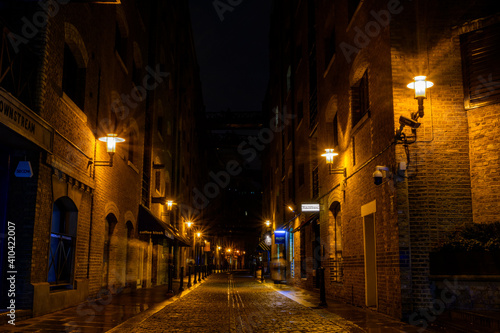 Fototapeta Naklejka Na Ścianę i Meble -  old street at night