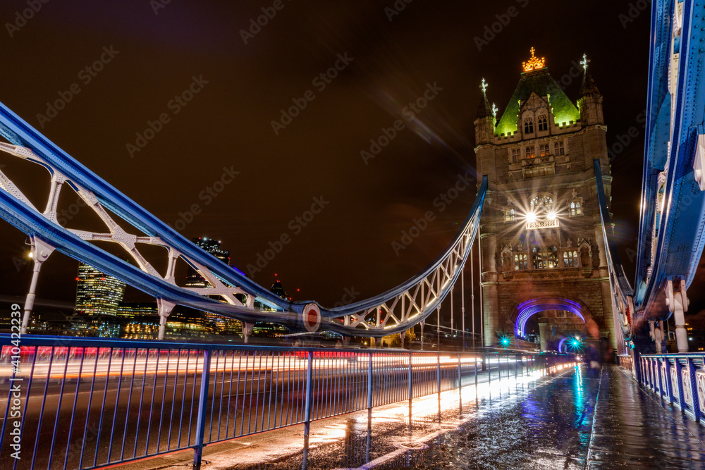 Obraz premium tower bridge at night