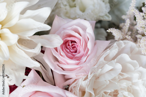 Beautiful flower bouquet with pink rose © leungchopan