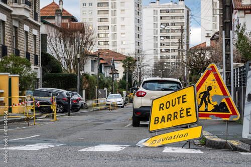 Fototapeta Naklejka Na Ścianę i Meble -  Road closed, diversion and road work signs in French town