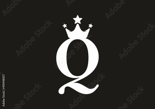 White black of Q letter with crown logo