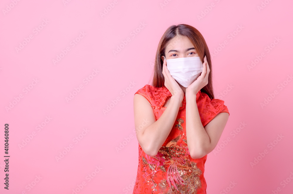 Beautiful young Chinese women use face masks to protect against dust pollution and infection from airborne viruses Beautiful young Chinese women use face masks to protect against dust pollution and infection from airborne viruses