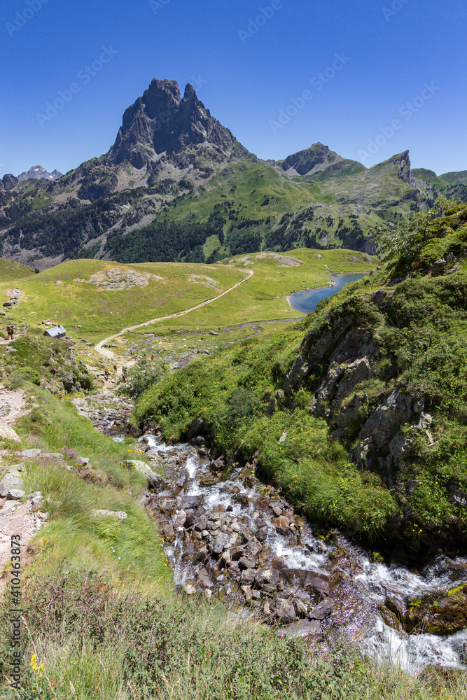 Obraz premium Waterfall in the lakes of Ayous near the Midi d'Ossau mountain in the Pyrenees (France)