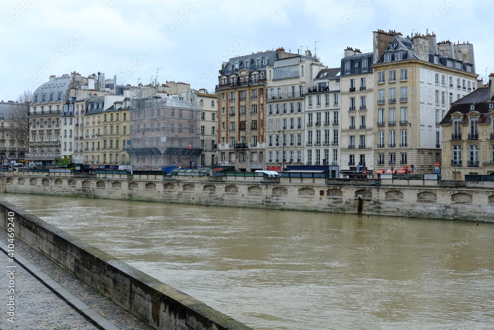 Naklejka premium The Seine river in flood the 3rd February 2021.