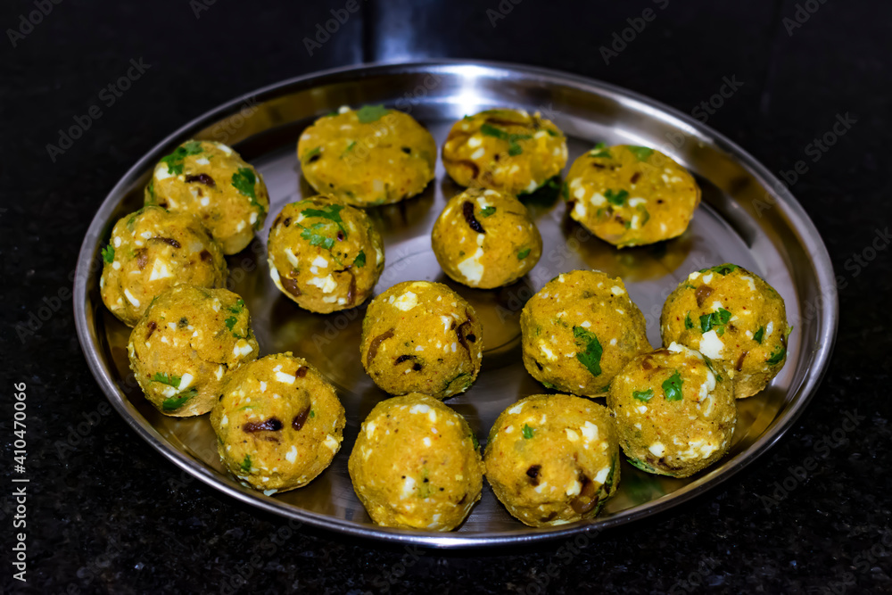 Indian made pure spicy vegetarian snacks vegetarian with potato & egg close view in cooking pad after finished cooking.
Indian made pure spicy vegetarian snacks vegetarian with potato & egg close view in cooking pad after finished cooking.