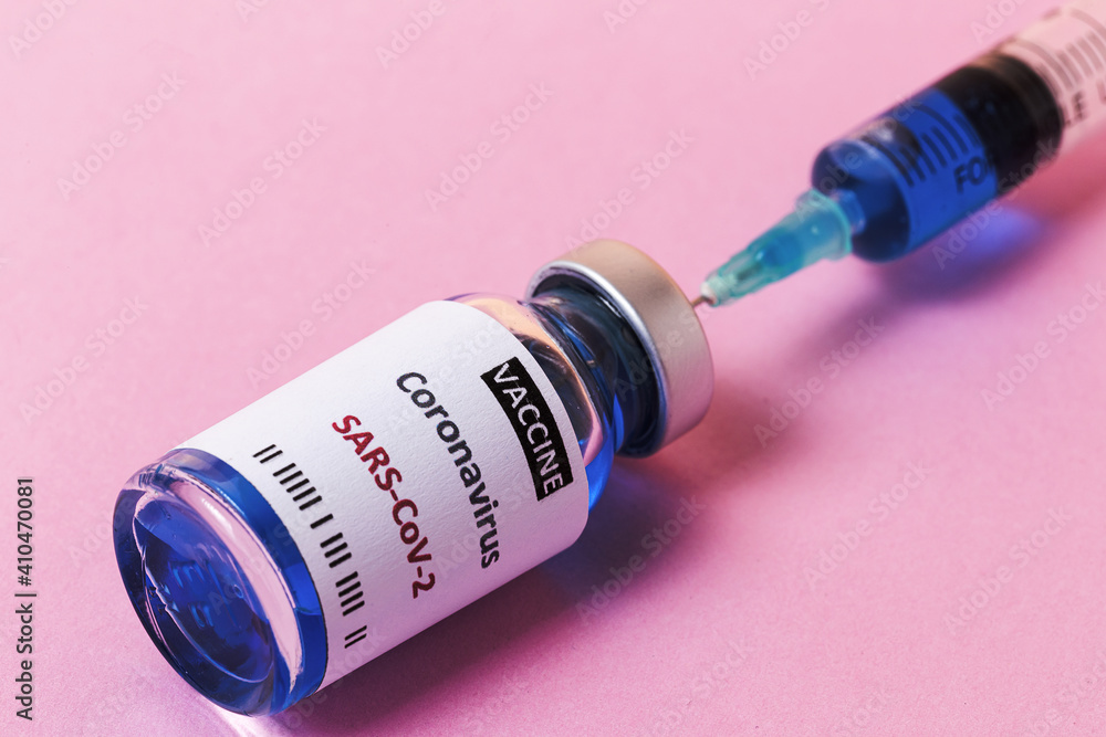 Transparent glass vials with test COVID-19 vaccine, with syringes Transparent glass vials with test COVID-19 vaccine, with syringes