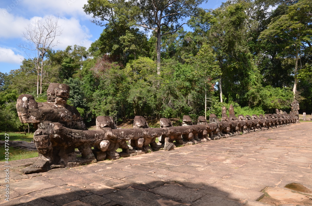 Fototapeta premium NAGA EN PIERRE TEMPLE LE BAPHUON