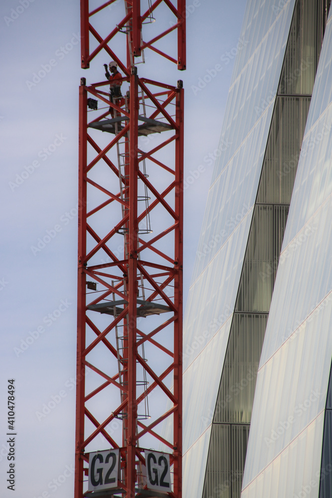 grue sur un site de travaux en construction grue sur un site de travaux en construction