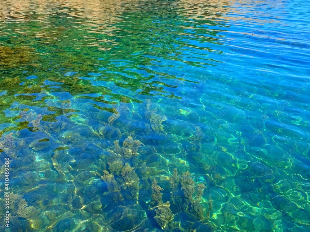 Fototapeta premium Turquoise emerald sea glittering shiny water surface, summer tropical ocean dream.