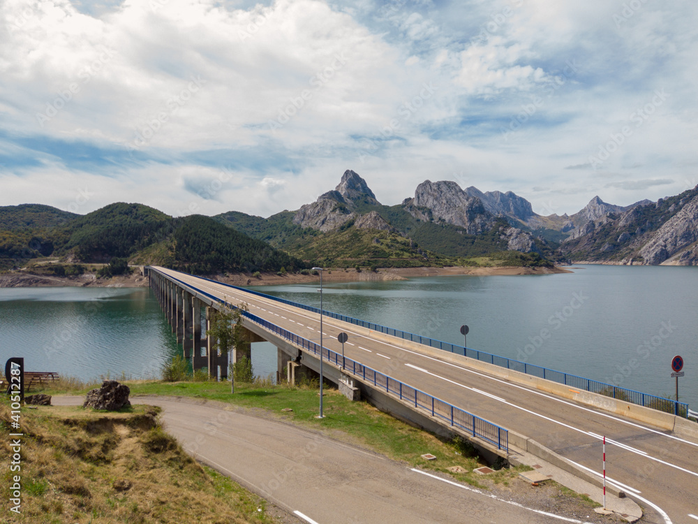 Bridge over the Riano reservoir in Northern Spain. Yordas Peak towers over Riano, the Cantabrian Mountains, Castile-Leon region.