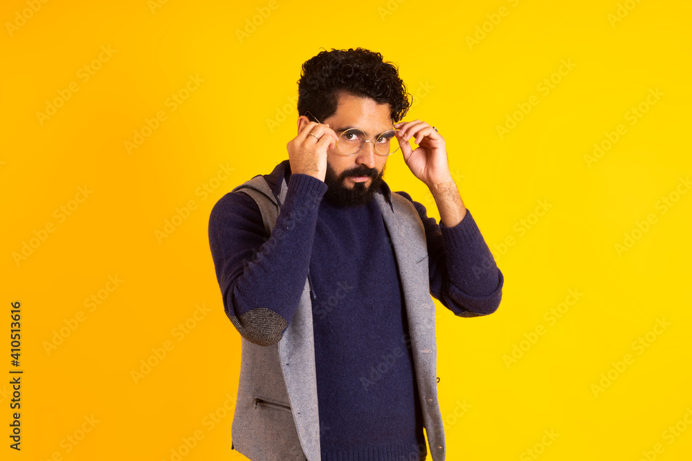 Modelo Hombre Mexicano con barba Modelo Hombre Mexicano con barba