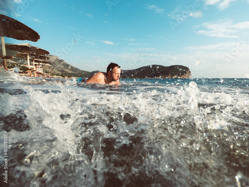 Man splashed by the wave © Daniel