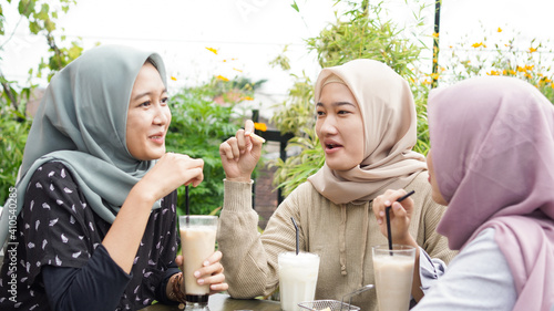 Asian hijab woman group smilling in cafe with friend
