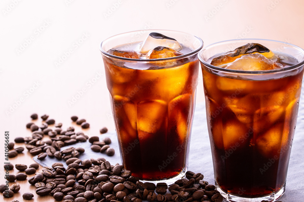 アイスコーヒーとコーヒー豆 アイスコーヒーとコーヒー豆