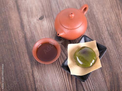 A Qingming Festival's qingtuanzi and tea sets photo
