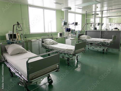 A hospital room with empty beds in a clinic or hospital.