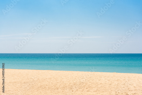 Fototapeta Naklejka Na Ścianę i Meble -  white sand and beautiful tropical beach