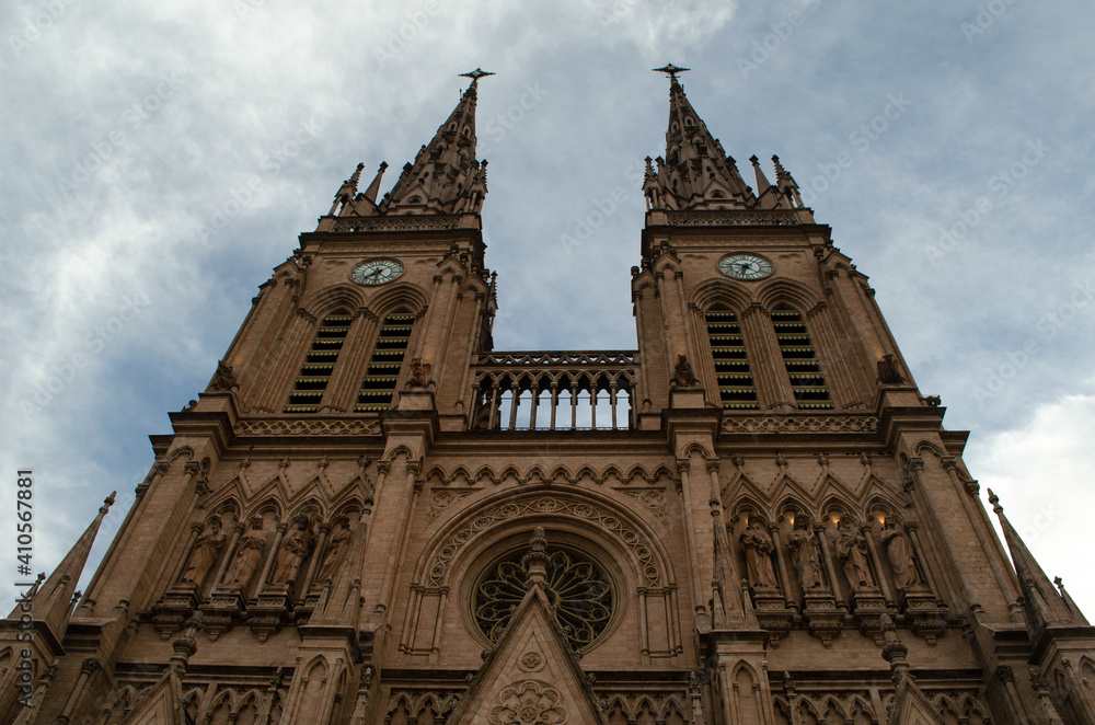 Basilica de Luján, fachada. Arquitectura neogótica