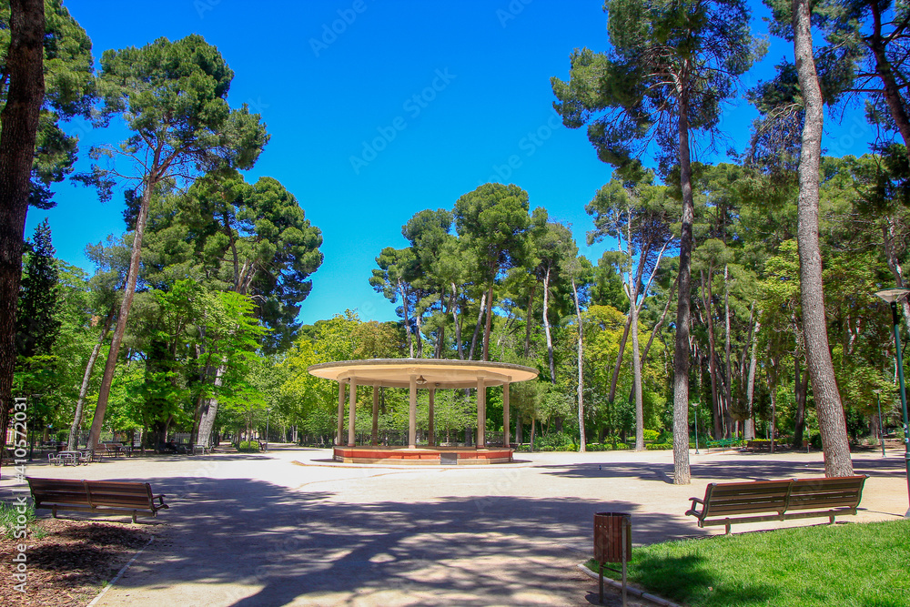 Fototapeta premium kiosk in the middle of a park