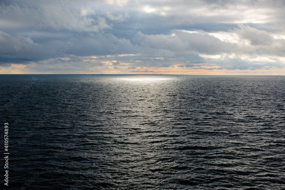 Fototapeta premium A ray of sunlight falls into the sea