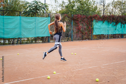 Qualitative warm-up. Warming up your muscles before an intense tennis workout on the court. Preparatory steps for an important tennis match. Sports exercises to help tone muscles © Daria
