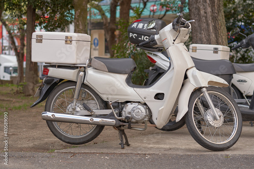 白いバイク © sabatora