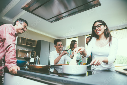 Canvas Print Friends having fun and making party at home