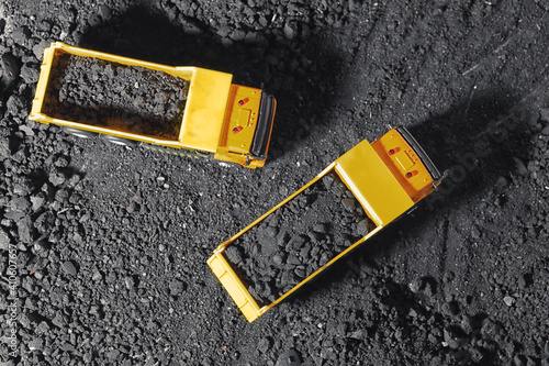 Εκτύπωση καμβά Toy tipper trucks with coal in field, flat lay