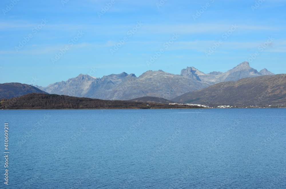 Obraz premium majestic mountain and fjord landscape in autumn sunlight in northern Norway