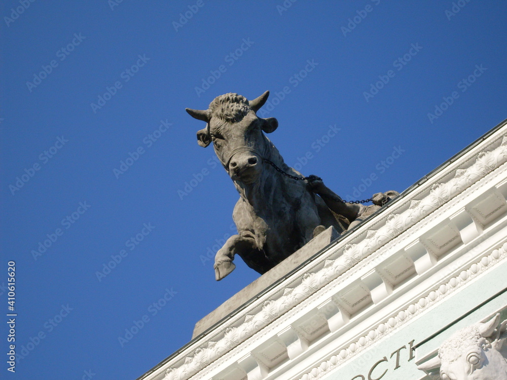 statue of bull