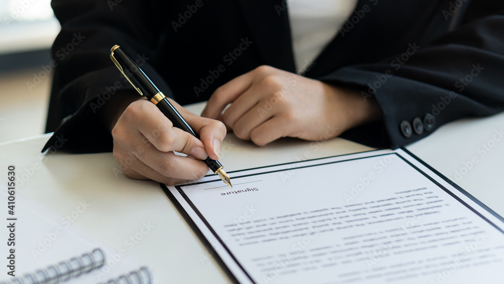 A young woman in the contract of employment to employers to review the application of the concept of the company talent. A young woman in the contract of employment to employers to review the application of the concept of the company talent.