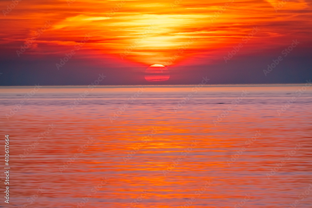 Fototapeta premium Sonnenuntergang am Meer in Kühlungsborn an der Ostsee, Mecklenburg-Vorpommern, Deutschland