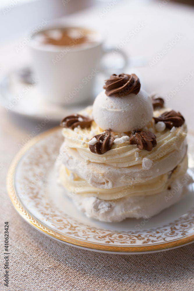Meringue cake
Meringue cake
