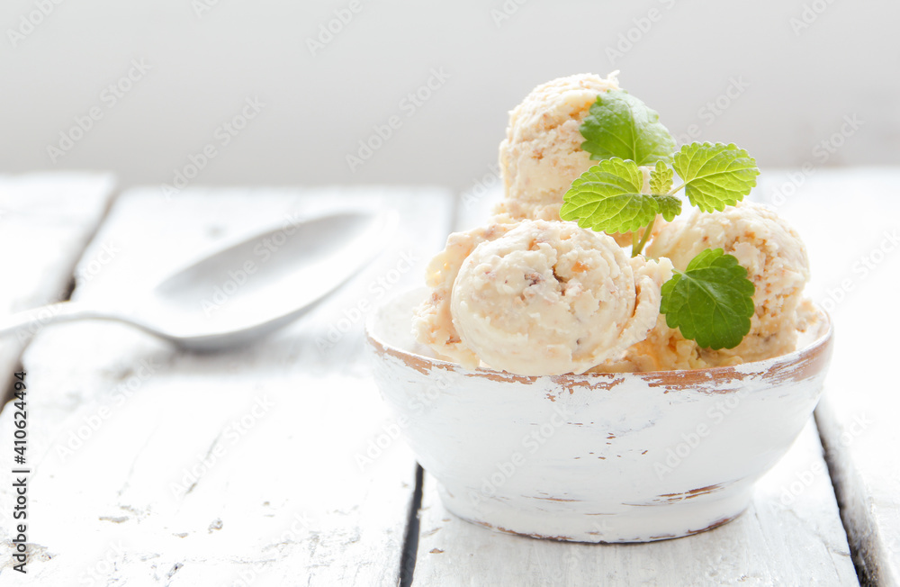 Wie Viel Kcal Hat Eine Kugel Vanilleeis Vegan Speiseeis Vanilleeis Kugel Eisbecher Kugeln Ketogen Ketogenes Eis