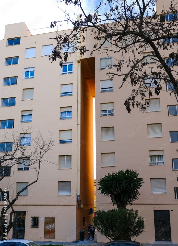 Edificio en barrio obrero. La otra Marbella Edificio en barrio obrero. La otra Marbella