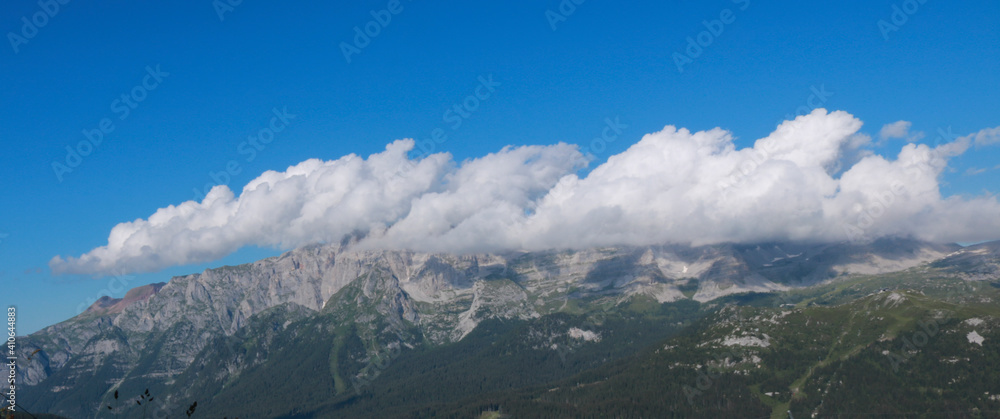 Bellissima vista sulle montagne dal rifugio 5 laghi in Trentino, viaggi e paesaggi in Itali